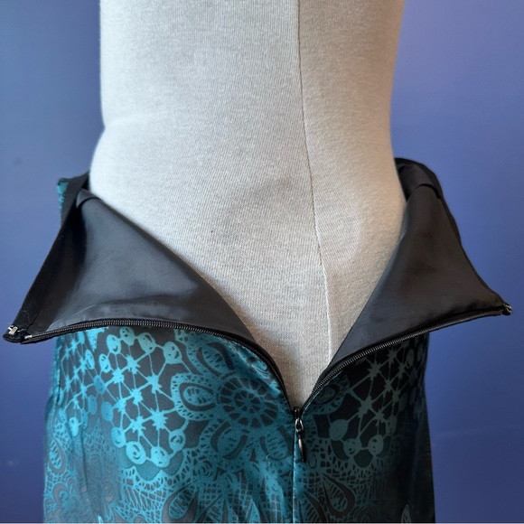 Axcess Blue Green Shiny Skirt Liz Claiborne 10 M/L Knee Length Paisley - Picture 5 of 7